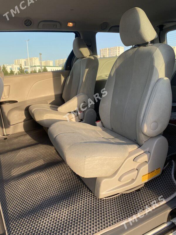 Toyota Sienna 2010 - 295 000 TMT - Ашхабад - img 2