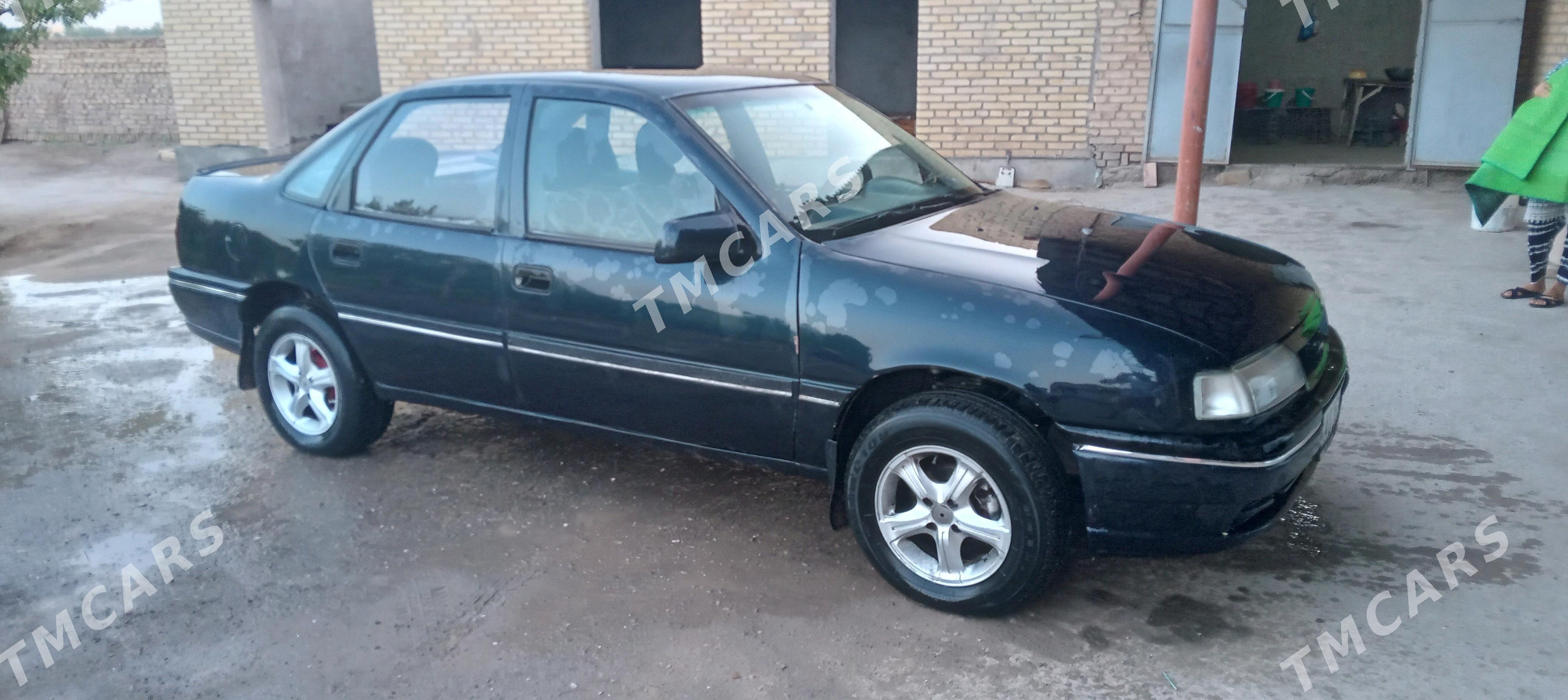 Opel Vectra 1990 - 25 000 TMT - Дянев - img 1