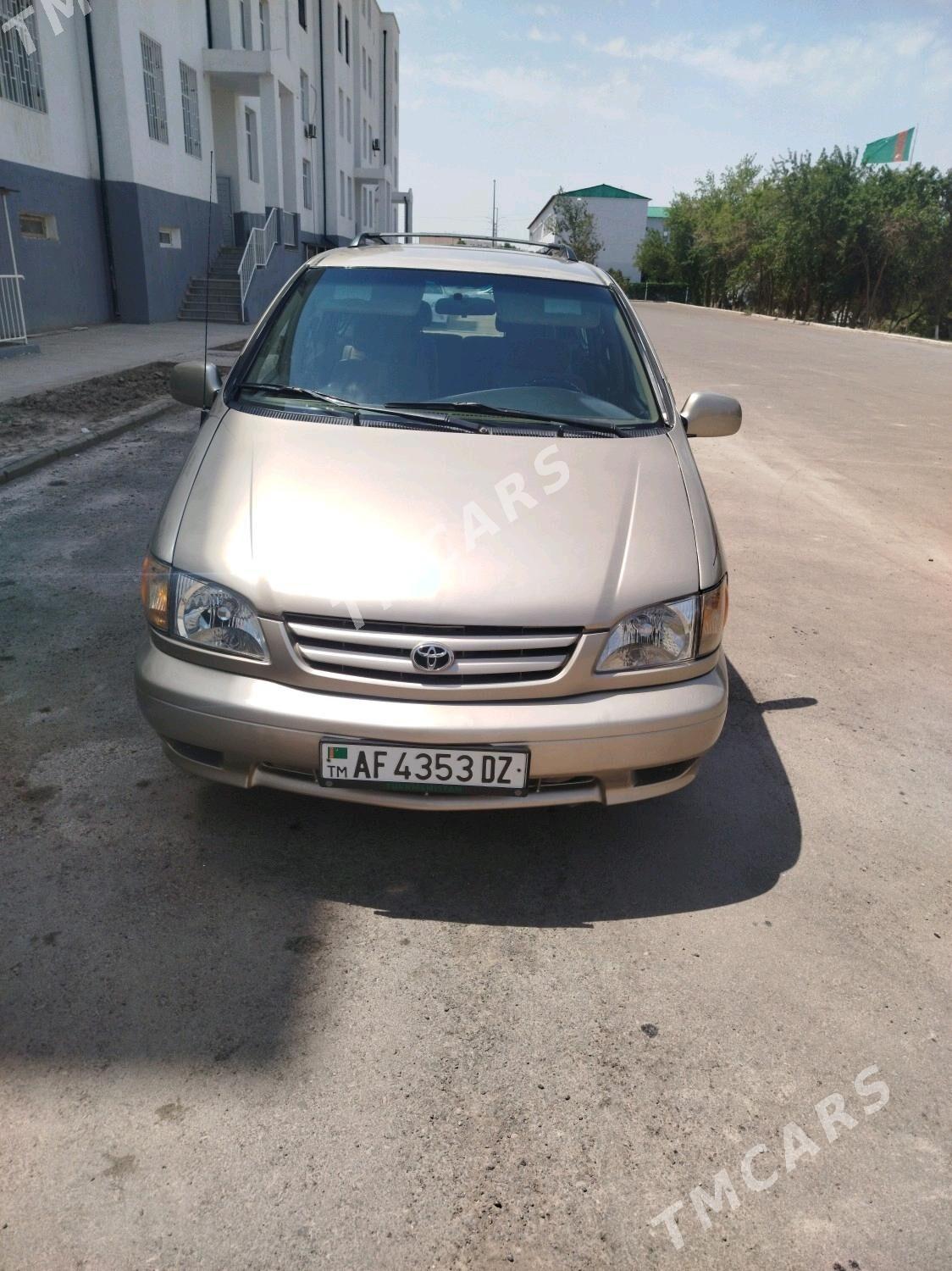 Toyota Sienna 2000 - 126 000 TMT - Daşoguz - img 2