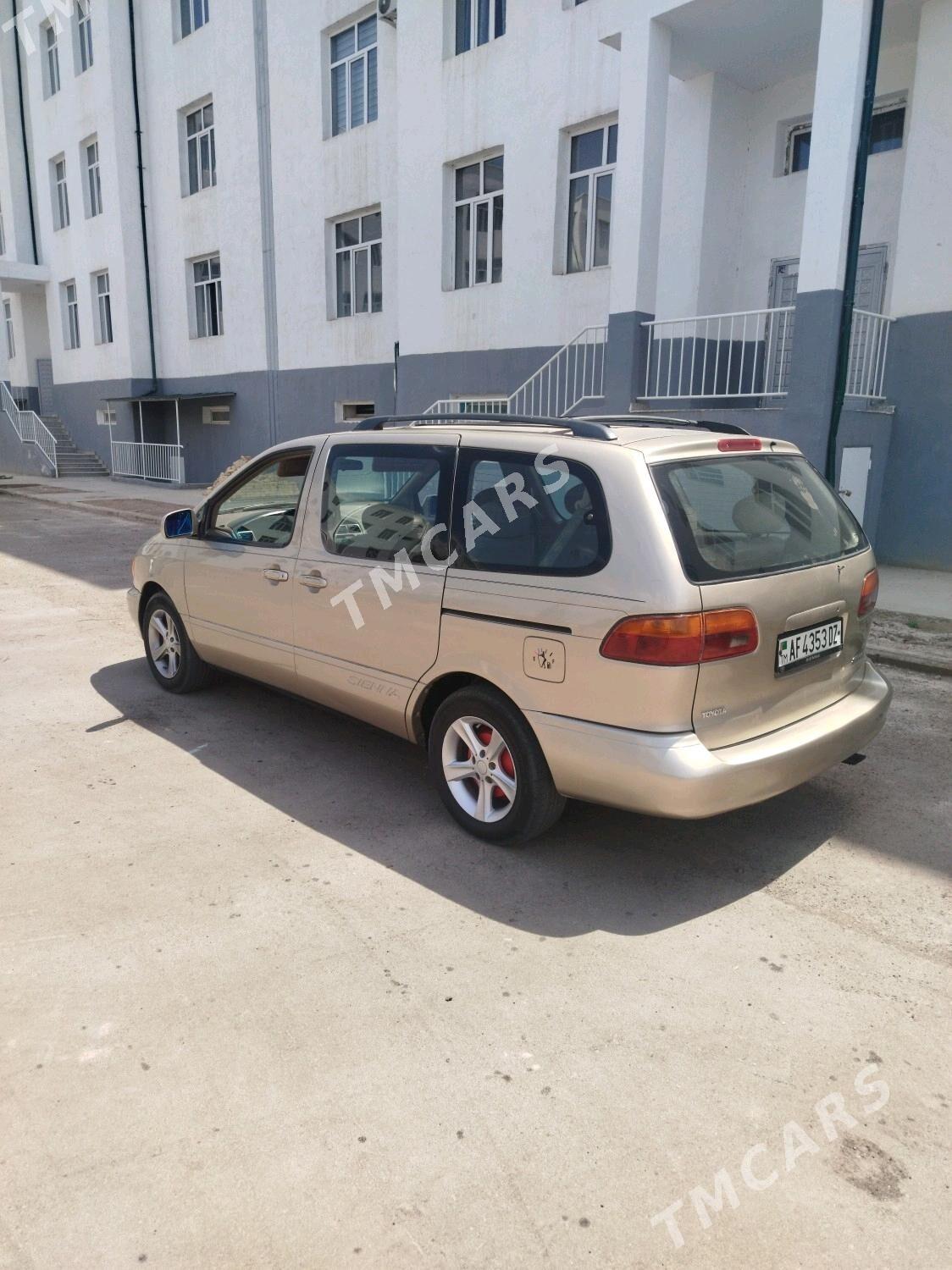 Toyota Sienna 2000 - 126 000 TMT - Daşoguz - img 3