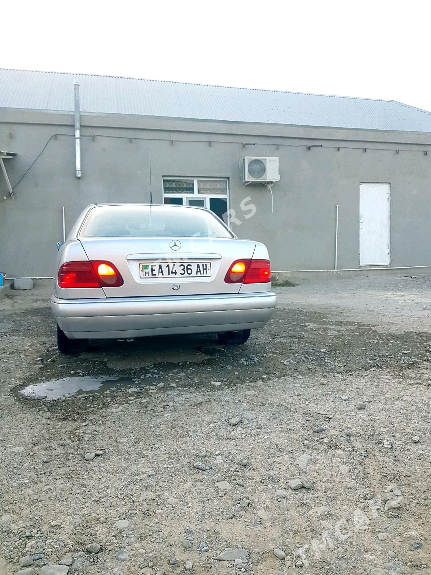 Mercedes-Benz C320 1996 - 53 000 TMT - Bäherden - img 5