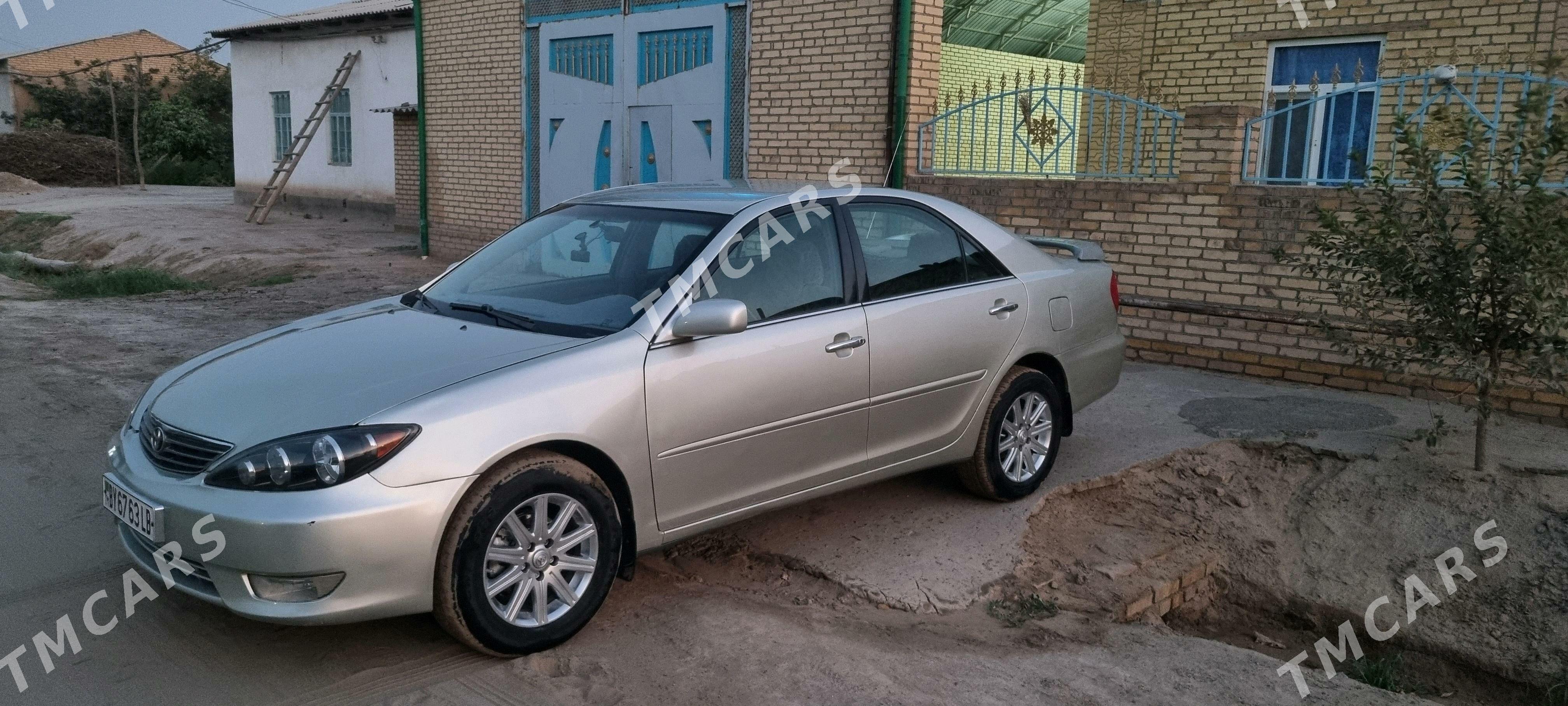 Toyota Camry 2004 - 160 000 TMT - Халач - img 5