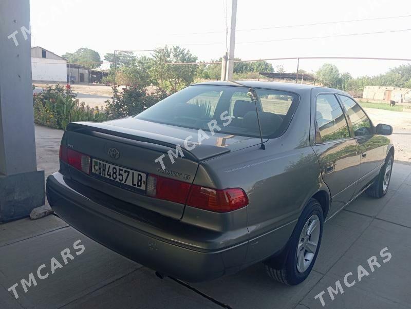 Toyota Camry 2000 - 130 000 TMT - Saýat - img 2