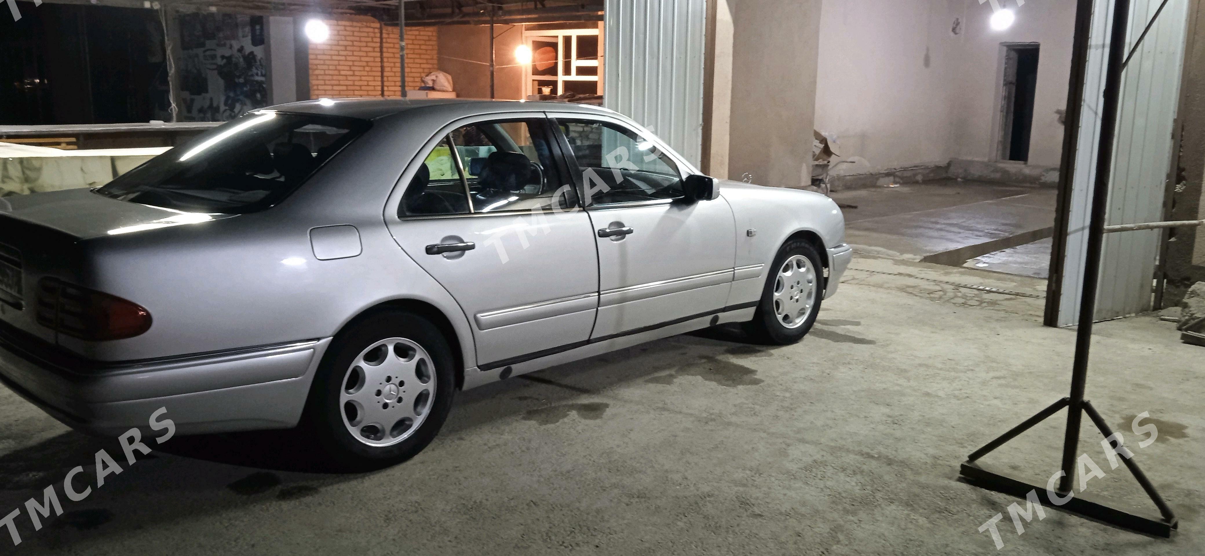 Mercedes-Benz E320 1999 - 50 000 TMT - Сакарчага - img 5