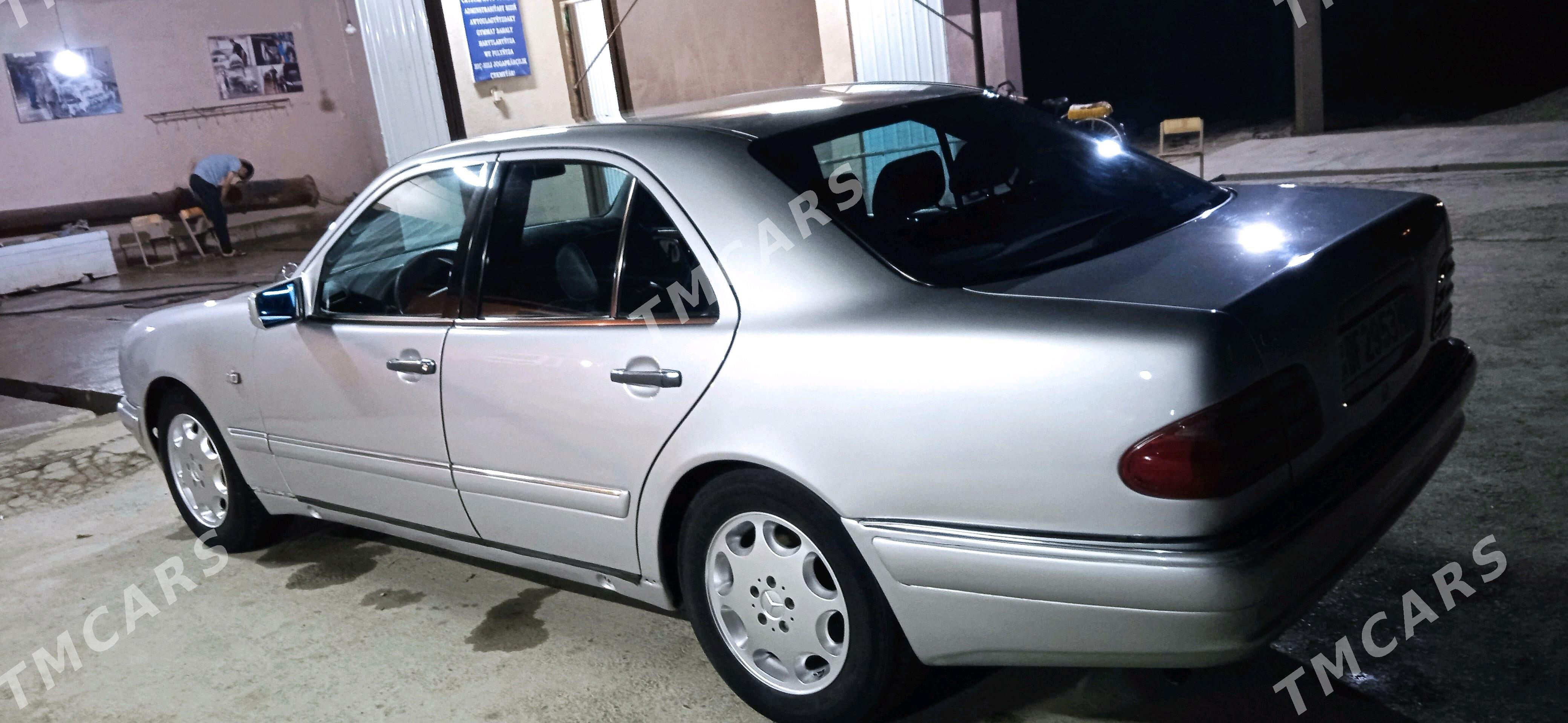 Mercedes-Benz E320 1999 - 50 000 TMT - Сакарчага - img 6