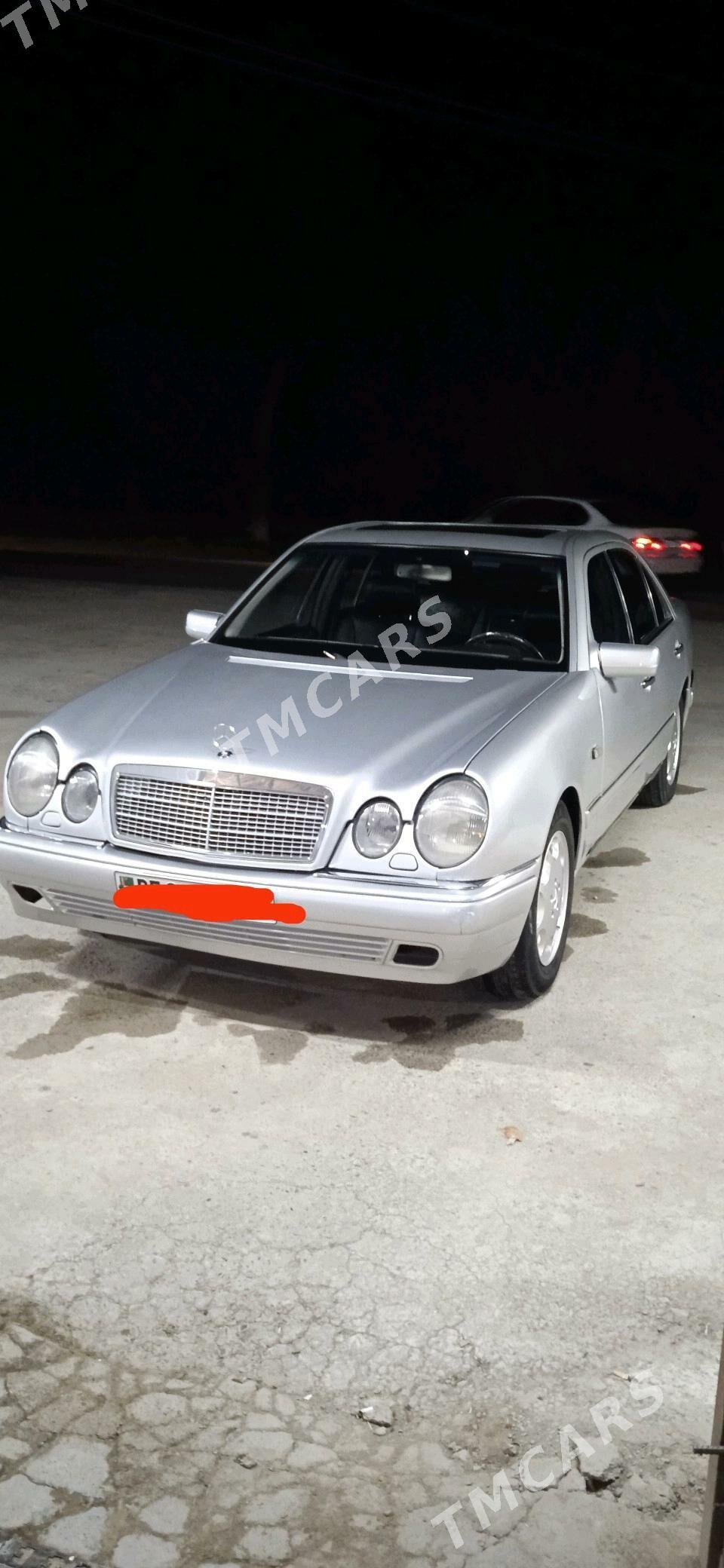 Mercedes-Benz E320 1999 - 50 000 TMT - Сакарчага - img 3