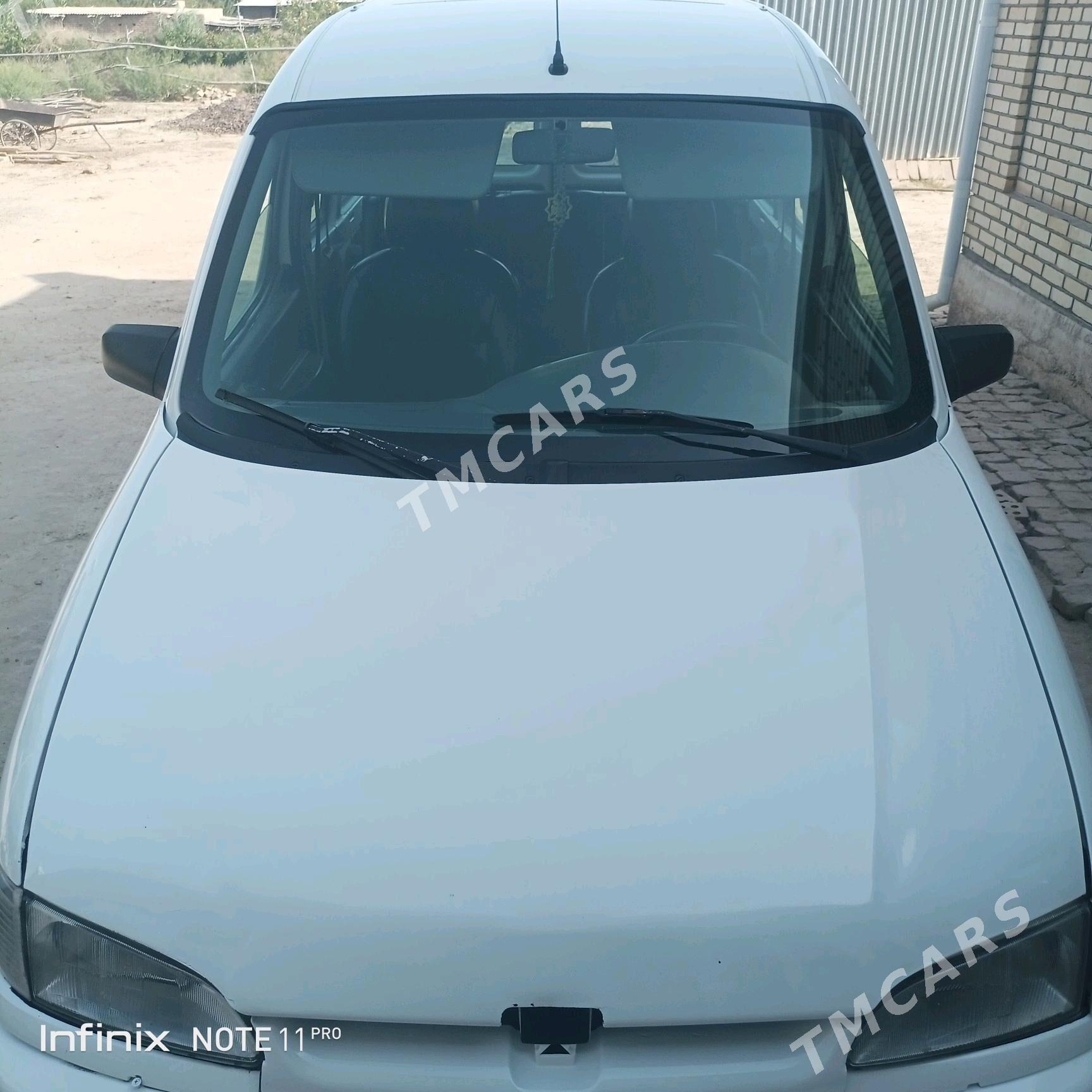 Toyota Carina 1998 - 45 000 TMT - Байрамали - img 3