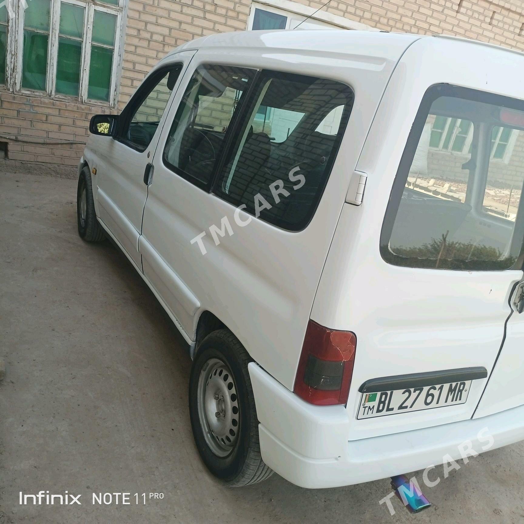 Toyota Carina 1998 - 45 000 TMT - Байрамали - img 5
