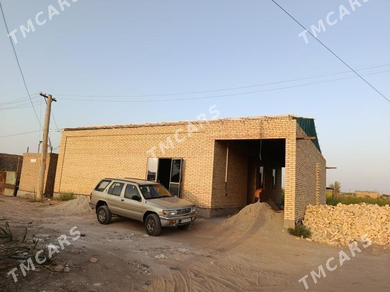 Nissan Pathfinder 1998 - 60 000 TMT - Türkmenabat - img 2