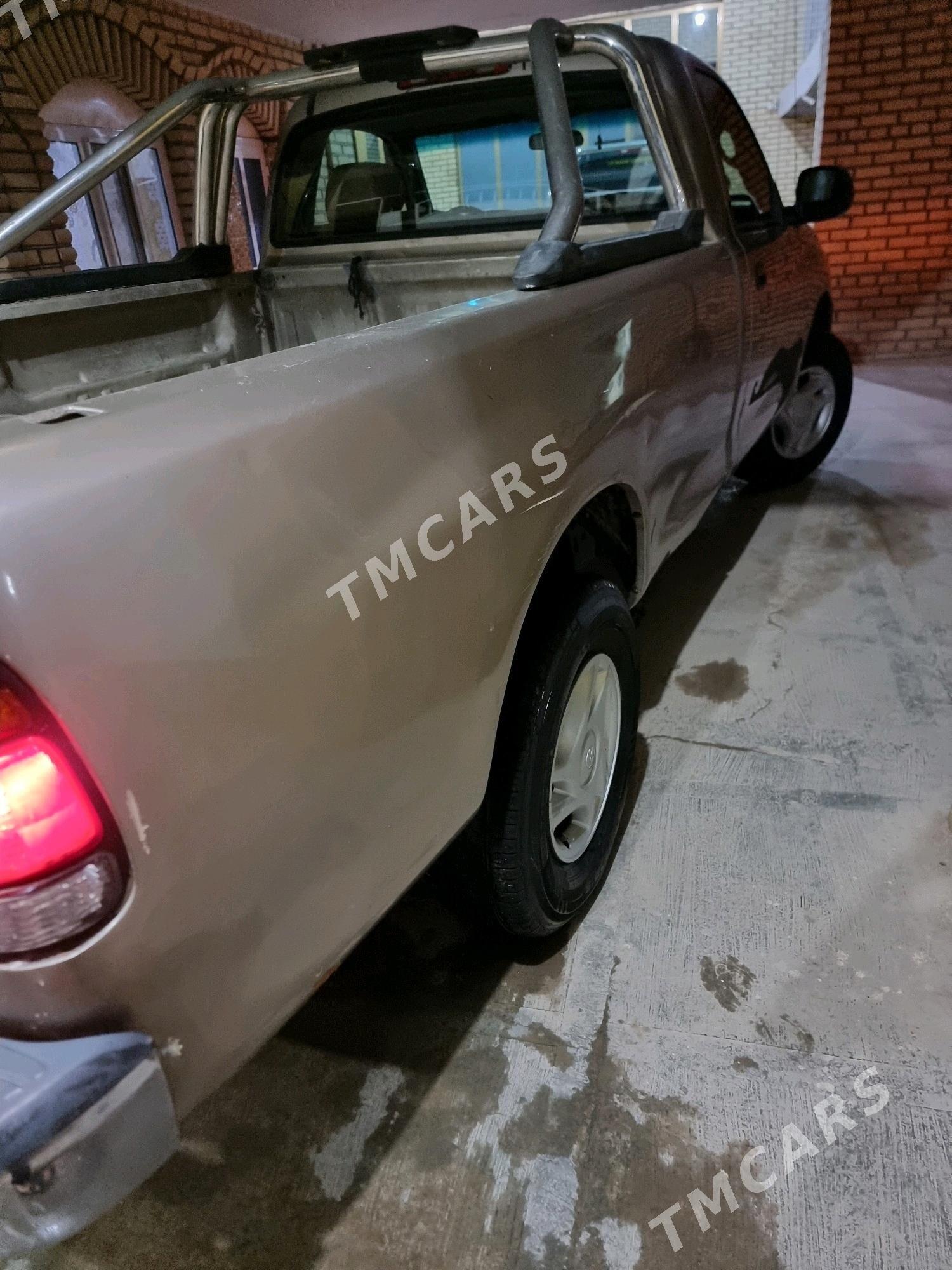 Toyota Tundra 2004 - 250 000 TMT - Мургап - img 5