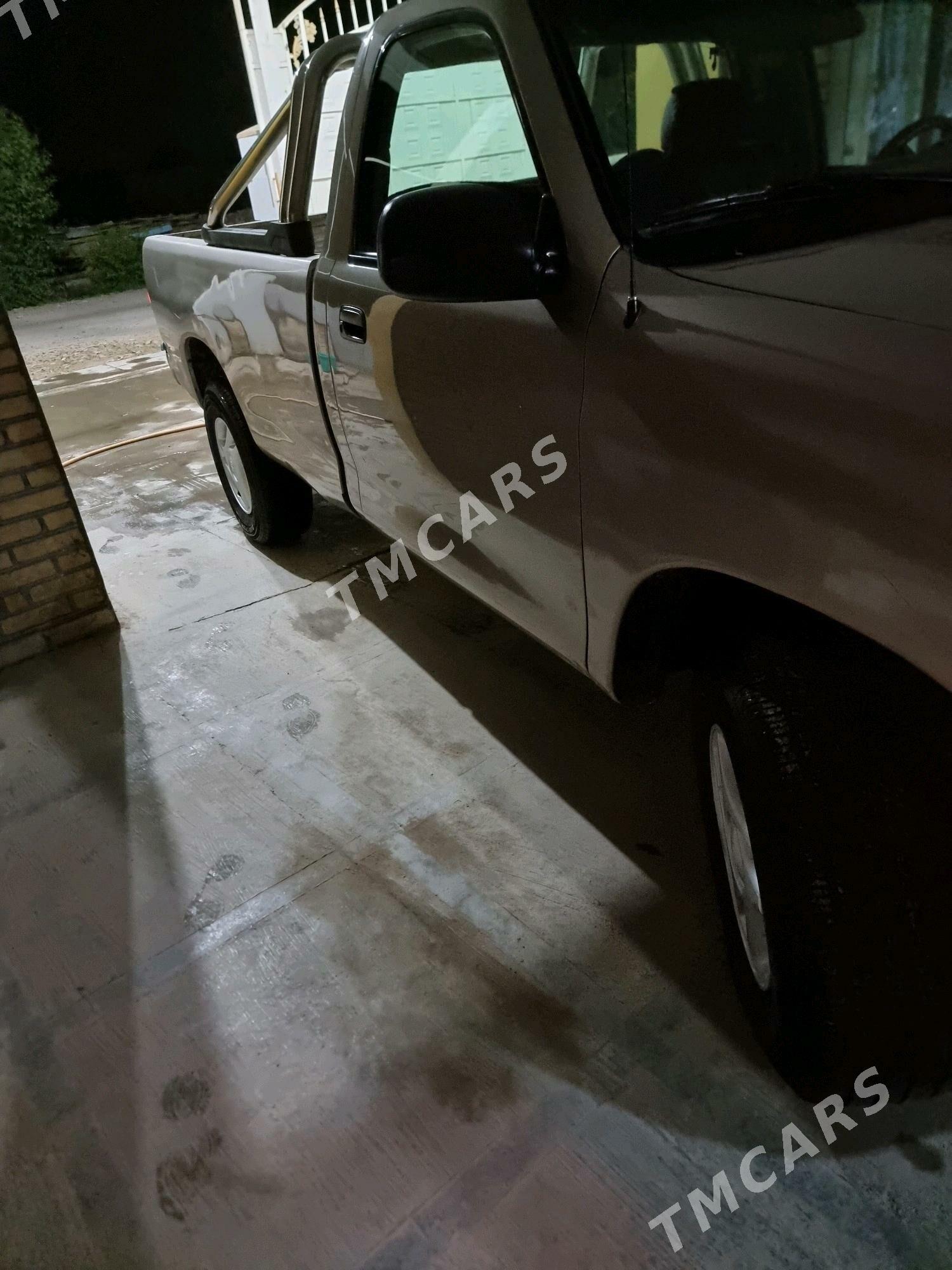Toyota Tundra 2004 - 250 000 TMT - Мургап - img 6