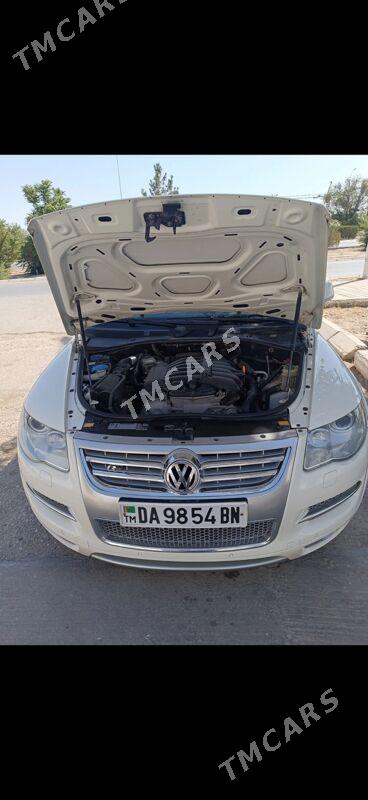 Volkswagen Touareg 2010 - 240 000 TMT - Балканабат - img 3