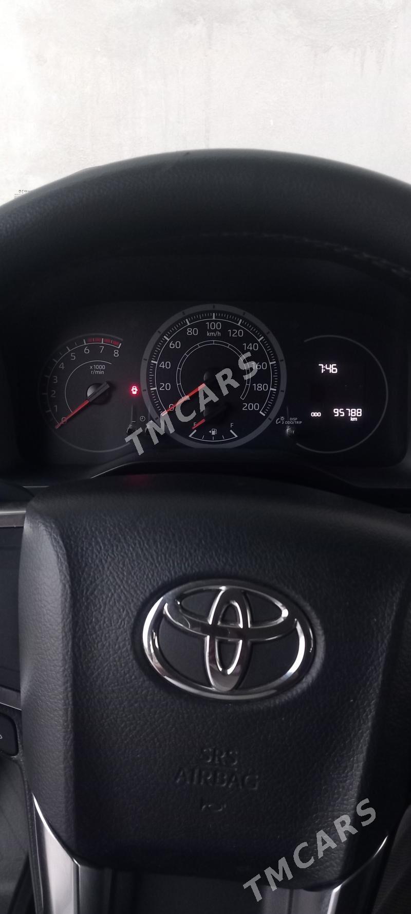 Toyota Hiace 2022 - 500 000 TMT - Garabekewül - img 2