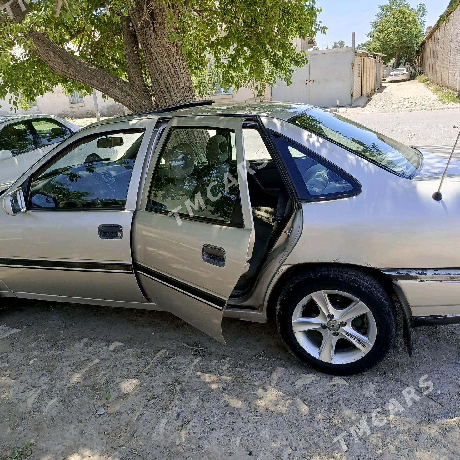 Opel Vectra 1992 - 37 000 TMT - Wekilbazar - img 3
