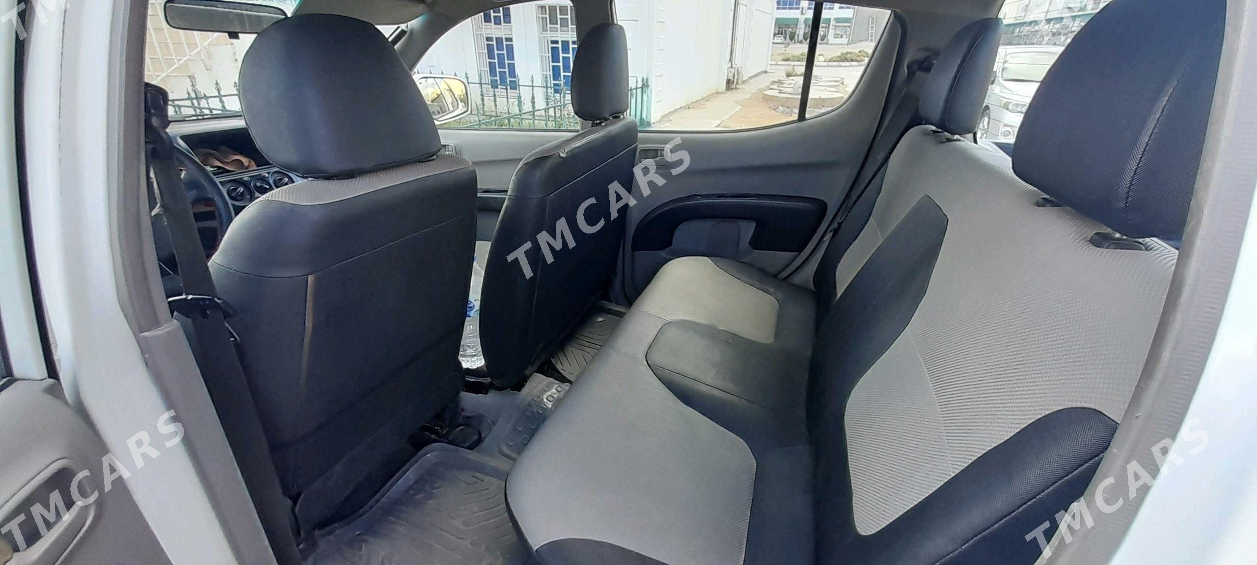 Toyota Hilux 2012 - 130 000 TMT - Гумдаг - img 6