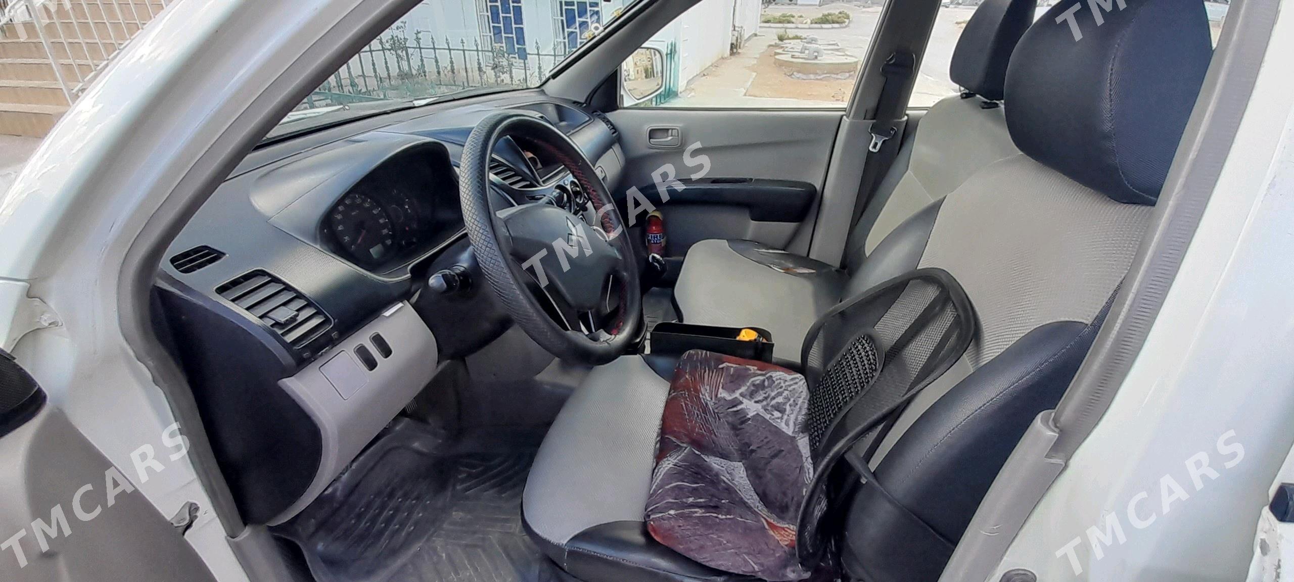 Toyota Hilux 2012 - 130 000 TMT - Гумдаг - img 5