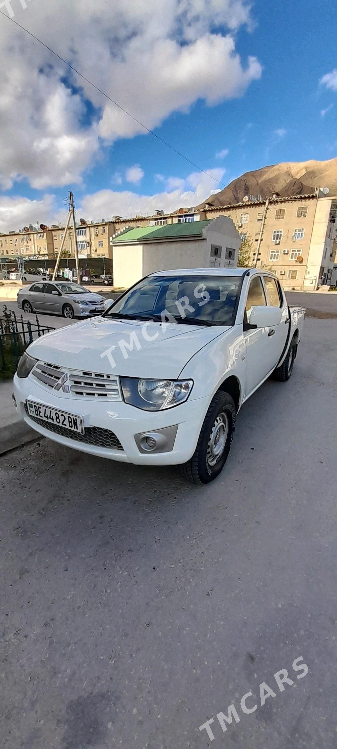 Toyota Hilux 2012 - 130 000 TMT - Гумдаг - img 8