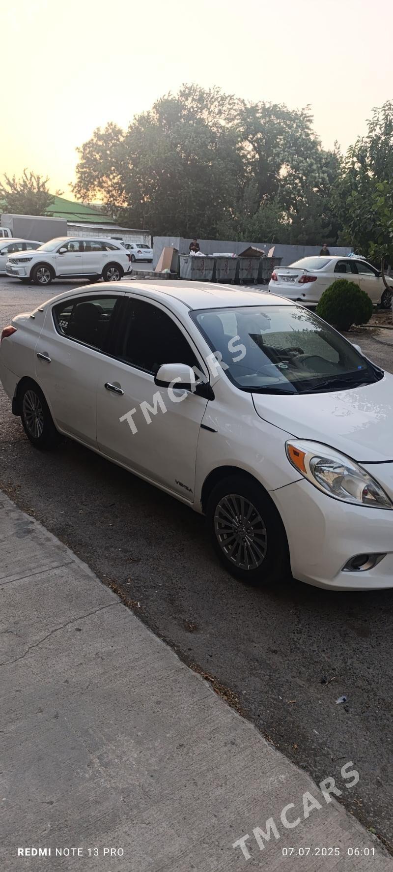 Nissan Versa 2012 - 100 000 TMT - Kim raýon - img 3