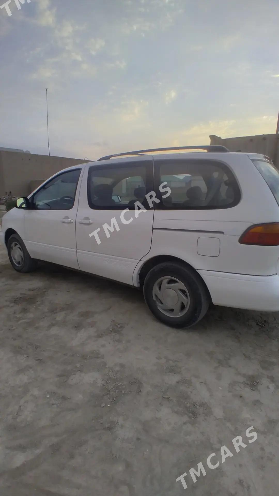 Toyota Sienna 2000 - 130 000 TMT - Gurbansoltan Eje - img 1