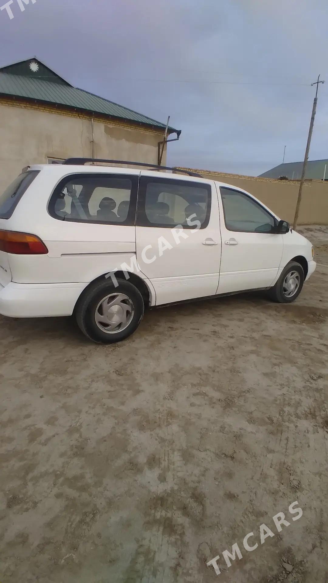 Toyota Sienna 2000 - 130 000 TMT - Gurbansoltan Eje - img 3