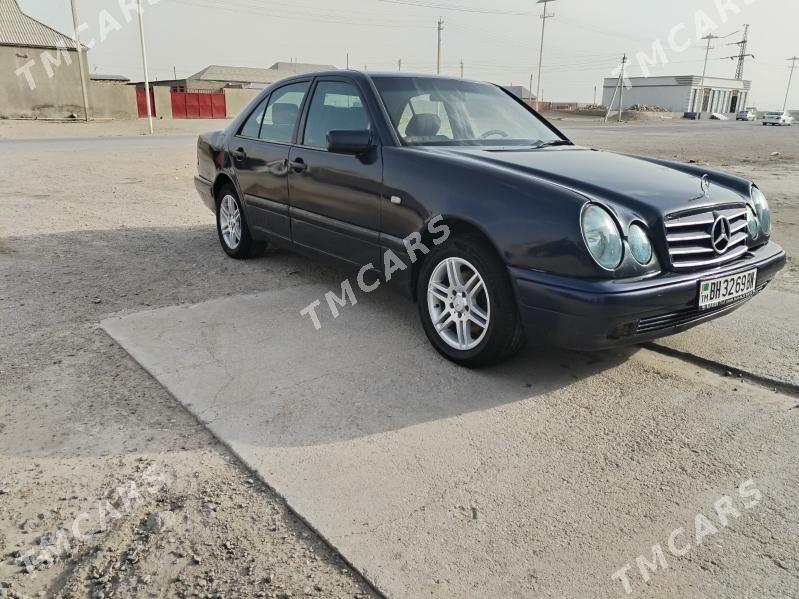 Mercedes-Benz E320 1999 - 53 000 TMT - Гумдаг - img 2