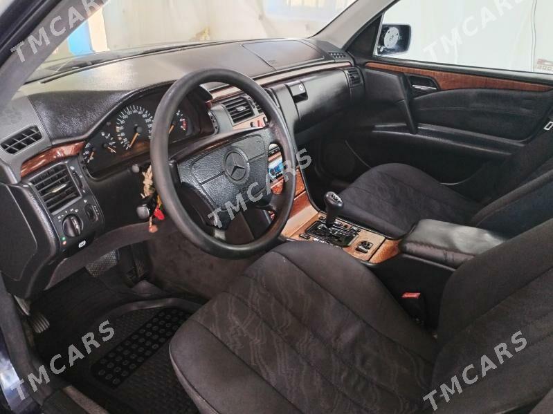 Mercedes-Benz E320 1999 - 53 000 TMT - Гумдаг - img 6