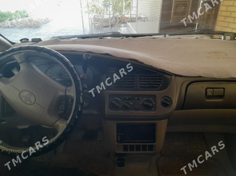 Toyota Sienna 2001 - 150 000 TMT - Sakarçäge - img 1