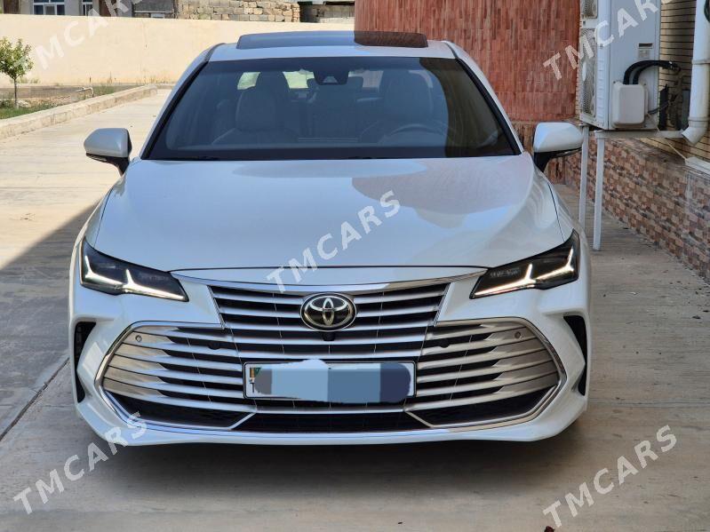 Toyota Avalon 2023 - 500 000 TMT - Бузмеин - img 1