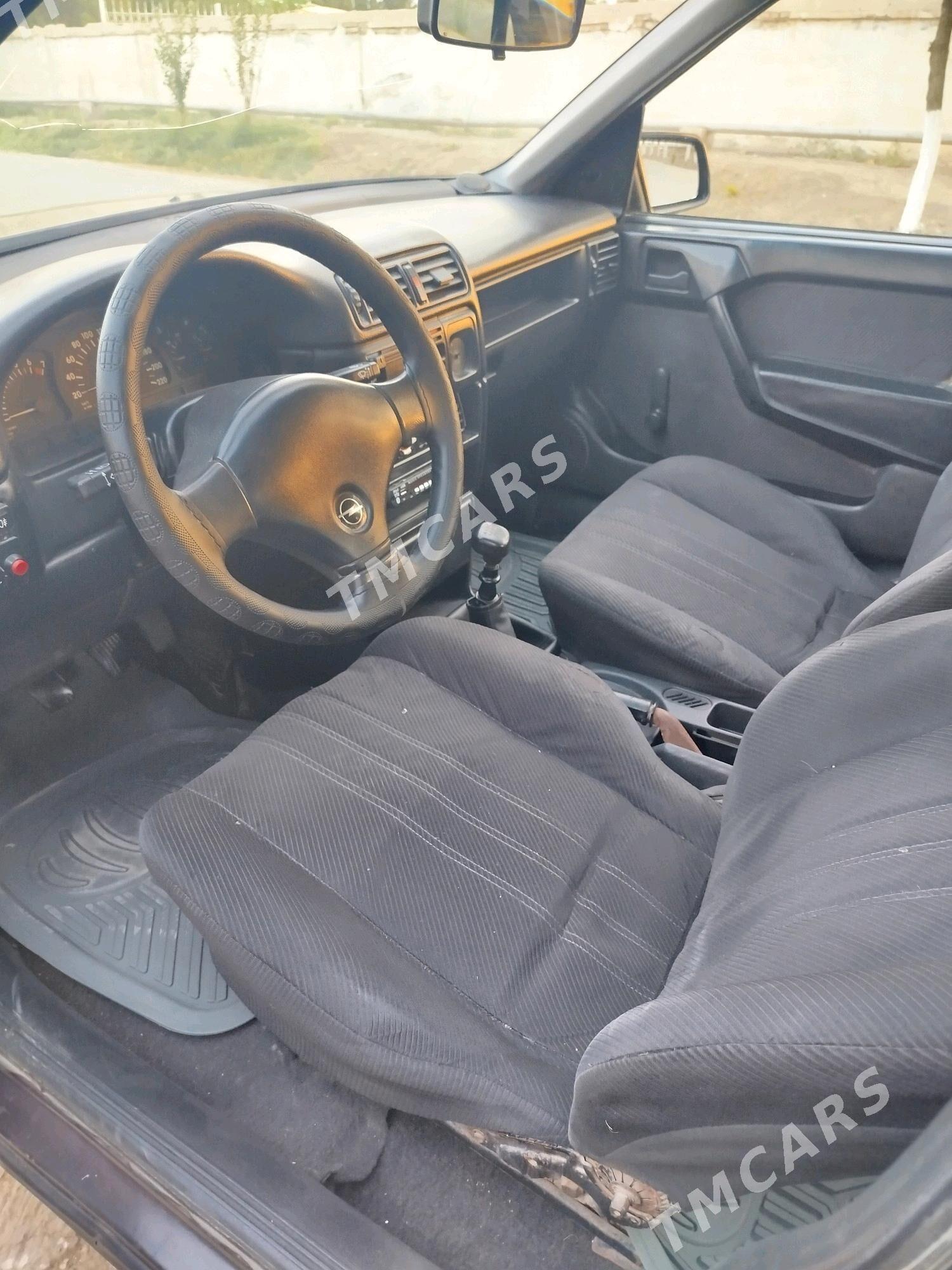 Opel Vectra 1992 - 35 000 TMT - Mary - img 5
