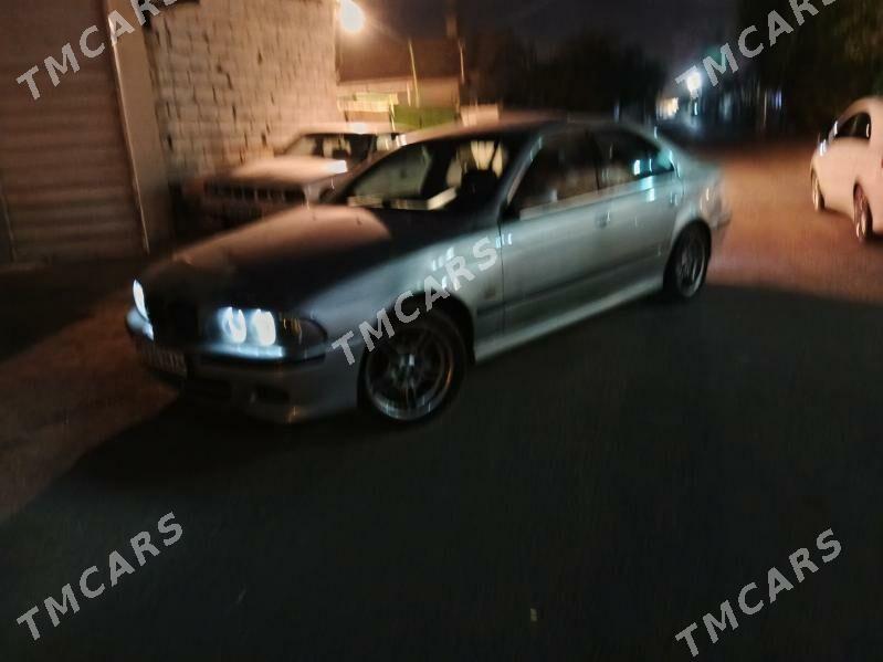 BMW E39 2001 - 125 000 TMT - Garadamak - img 2