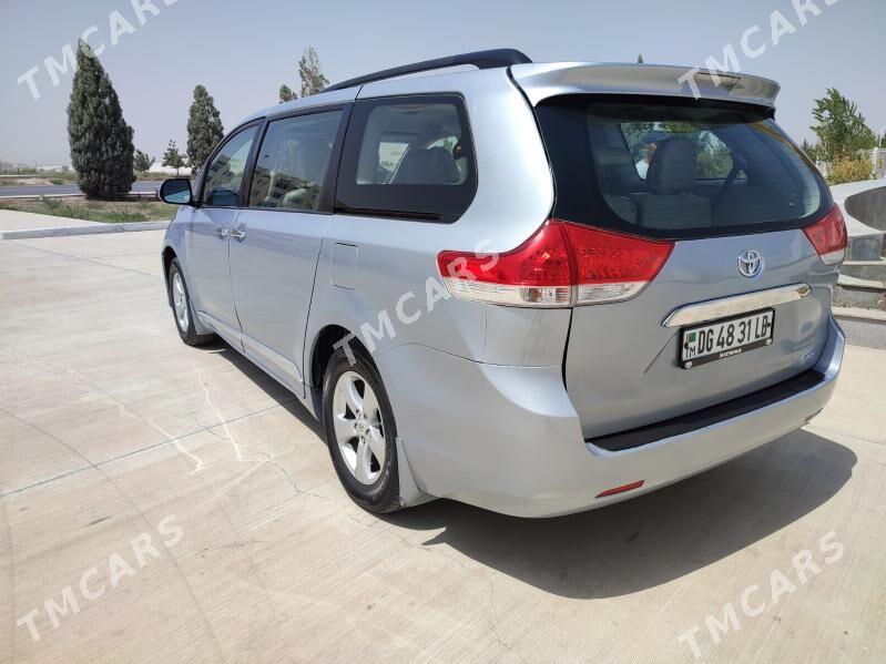 Toyota Sienna 2011 - 290 000 TMT - Туркменабат - img 8