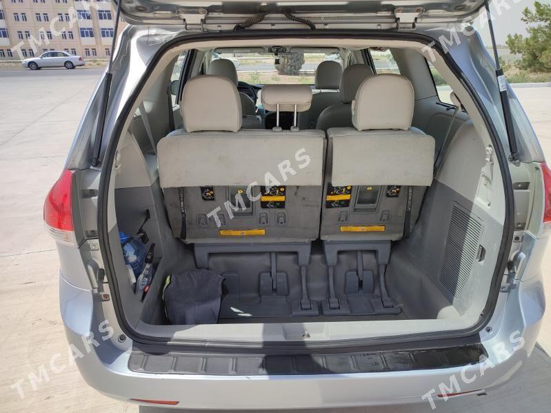 Toyota Sienna 2011 - 290 000 TMT - Туркменабат - img 9