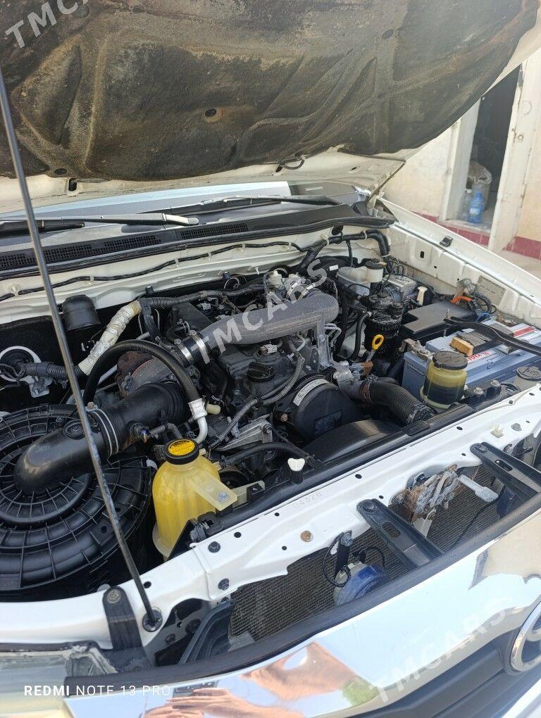 Toyota Hilux 2013 - 265 000 TMT - Türkmenbaşy - img 5