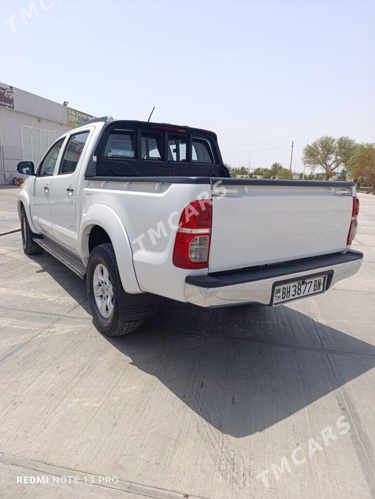 Toyota Hilux 2013 - 265 000 TMT - Türkmenbaşy - img 4