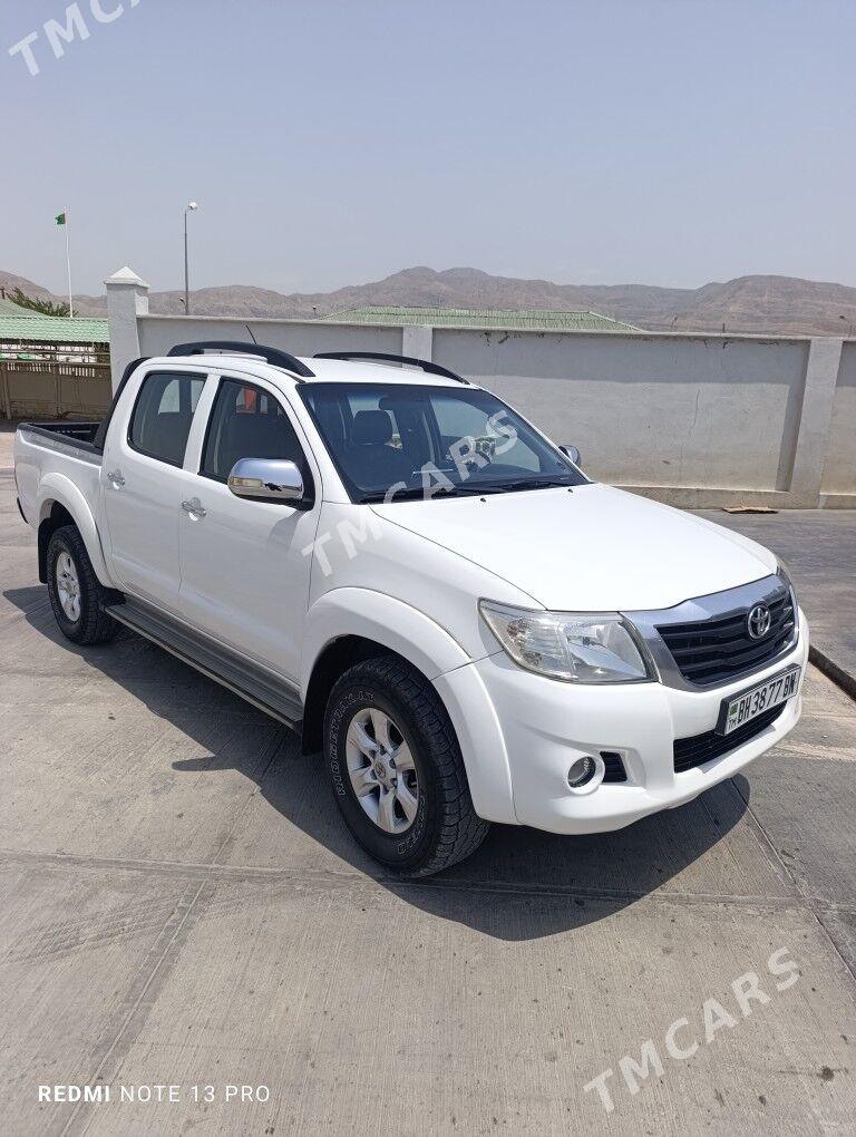 Toyota Hilux 2013 - 265 000 TMT - Türkmenbaşy - img 3