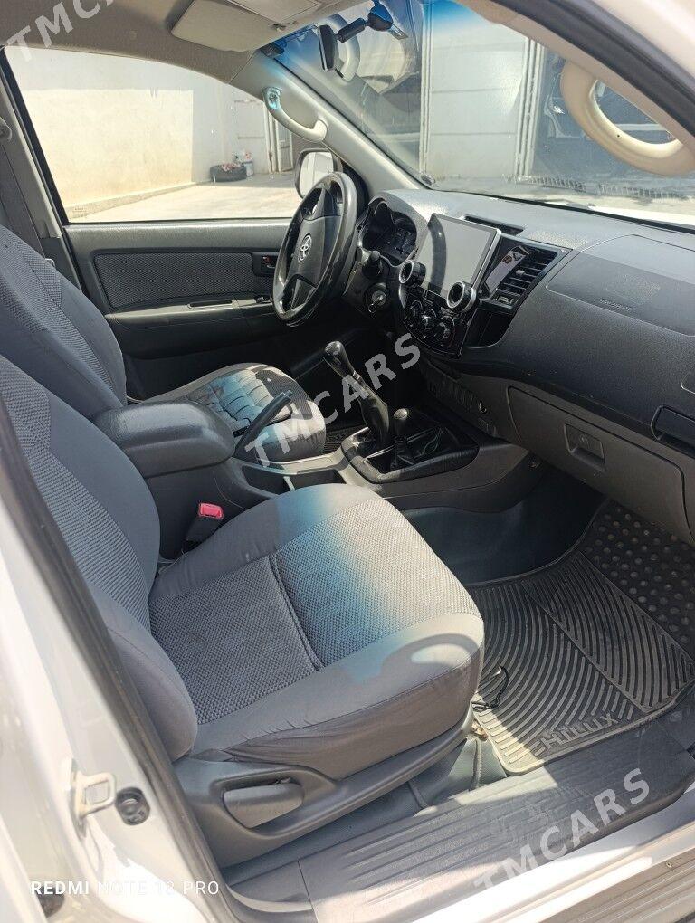 Toyota Hilux 2013 - 265 000 TMT - Türkmenbaşy - img 2
