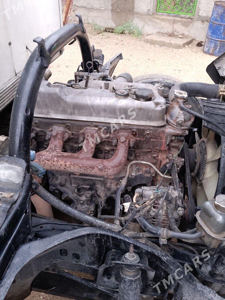 Mitsubishi Canter 2004 - 200 000 TMT - Balkanabat - img 6