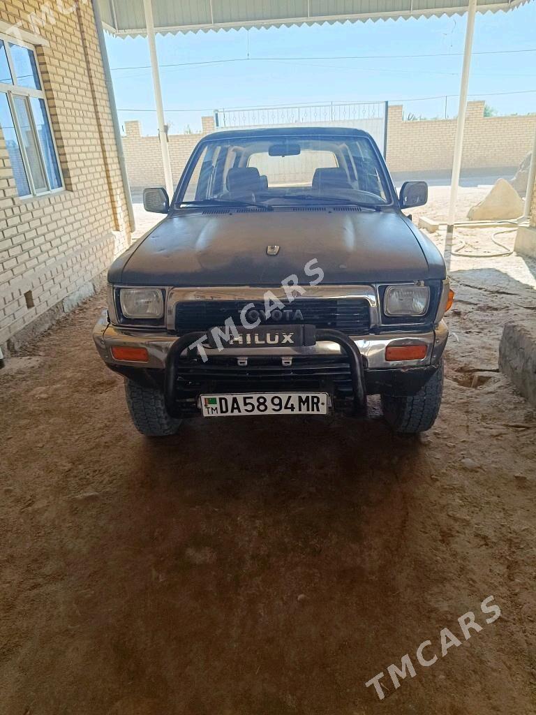 Toyota Hilux 1998 - 35 000 TMT - Мары - img 1