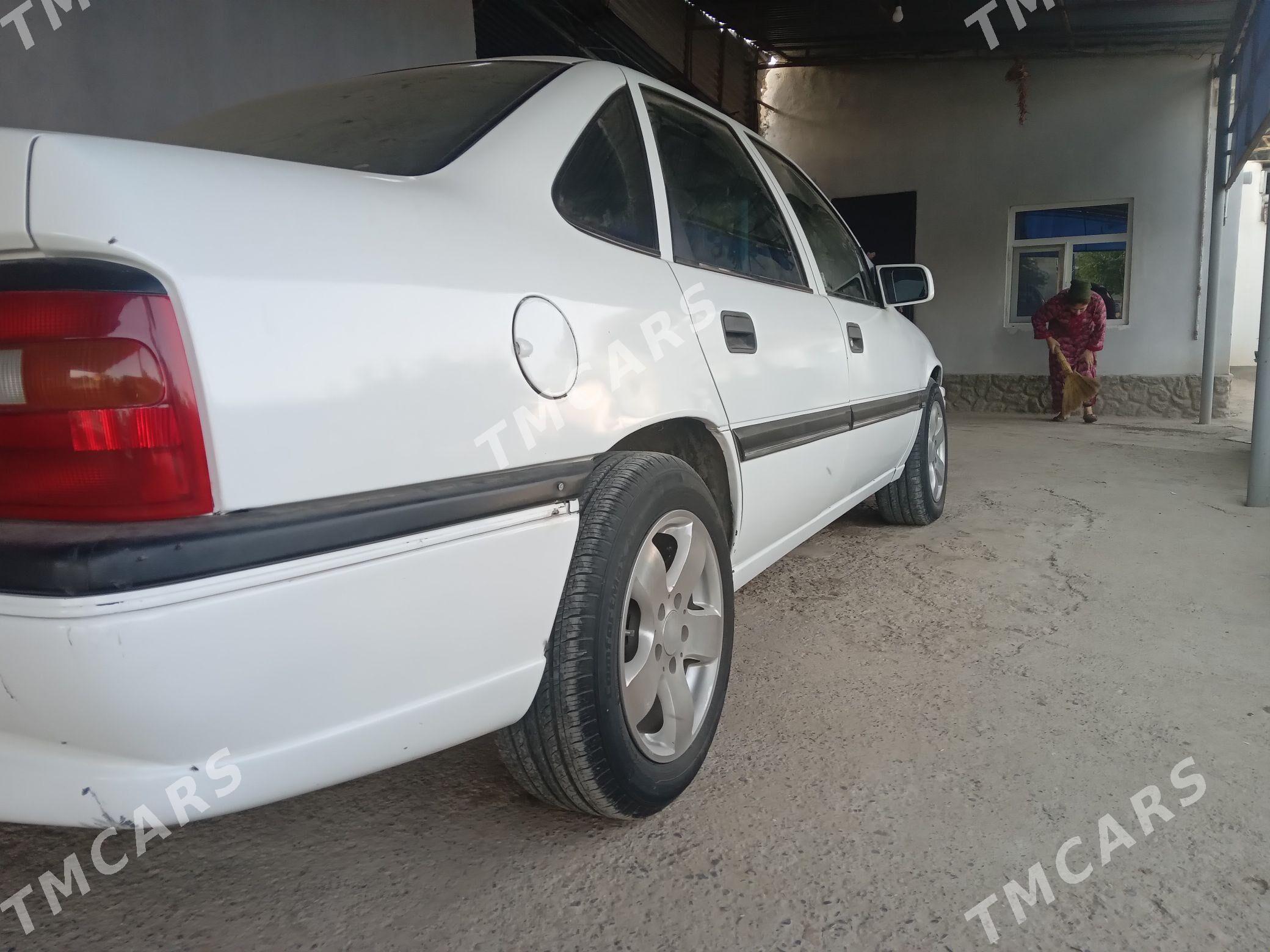 Opel Vectra 1993 - 30 000 TMT - Ýaşlyk - img 1