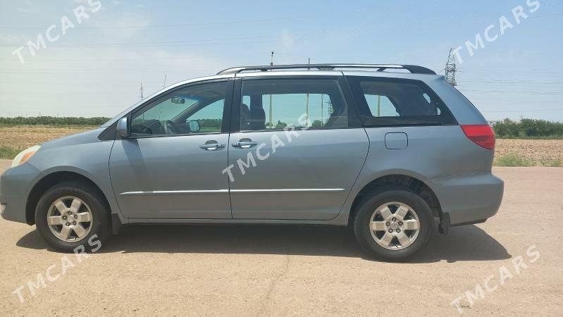 Toyota Sienna 2004 - 240 000 TMT - Köneürgenç - img 3