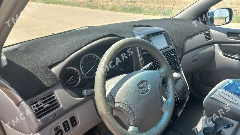 Toyota Sienna 2004 - 240 000 TMT - Köneürgenç - img 10