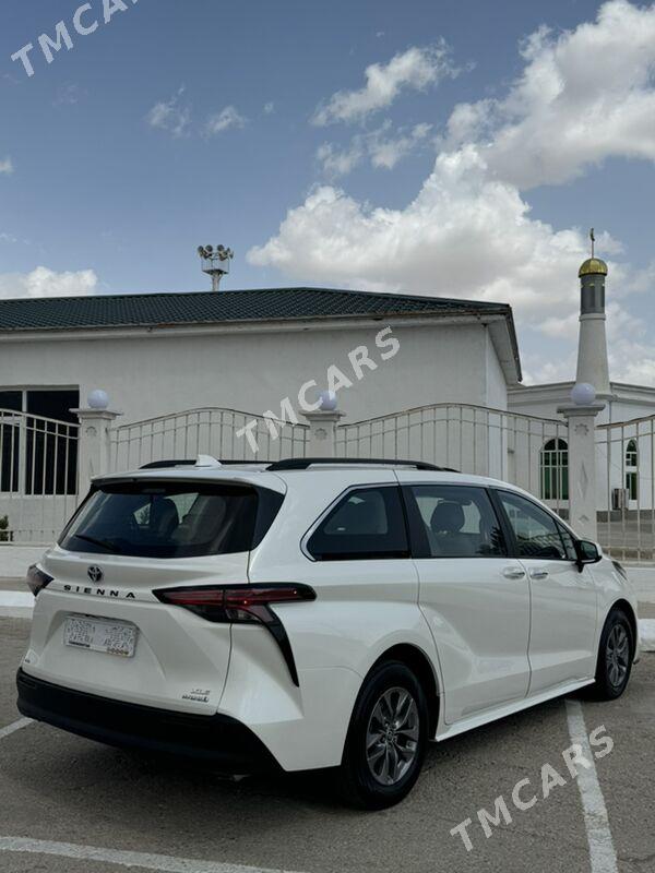 Toyota Sienna 2023 - 490 000 TMT - Балканабат - img 1