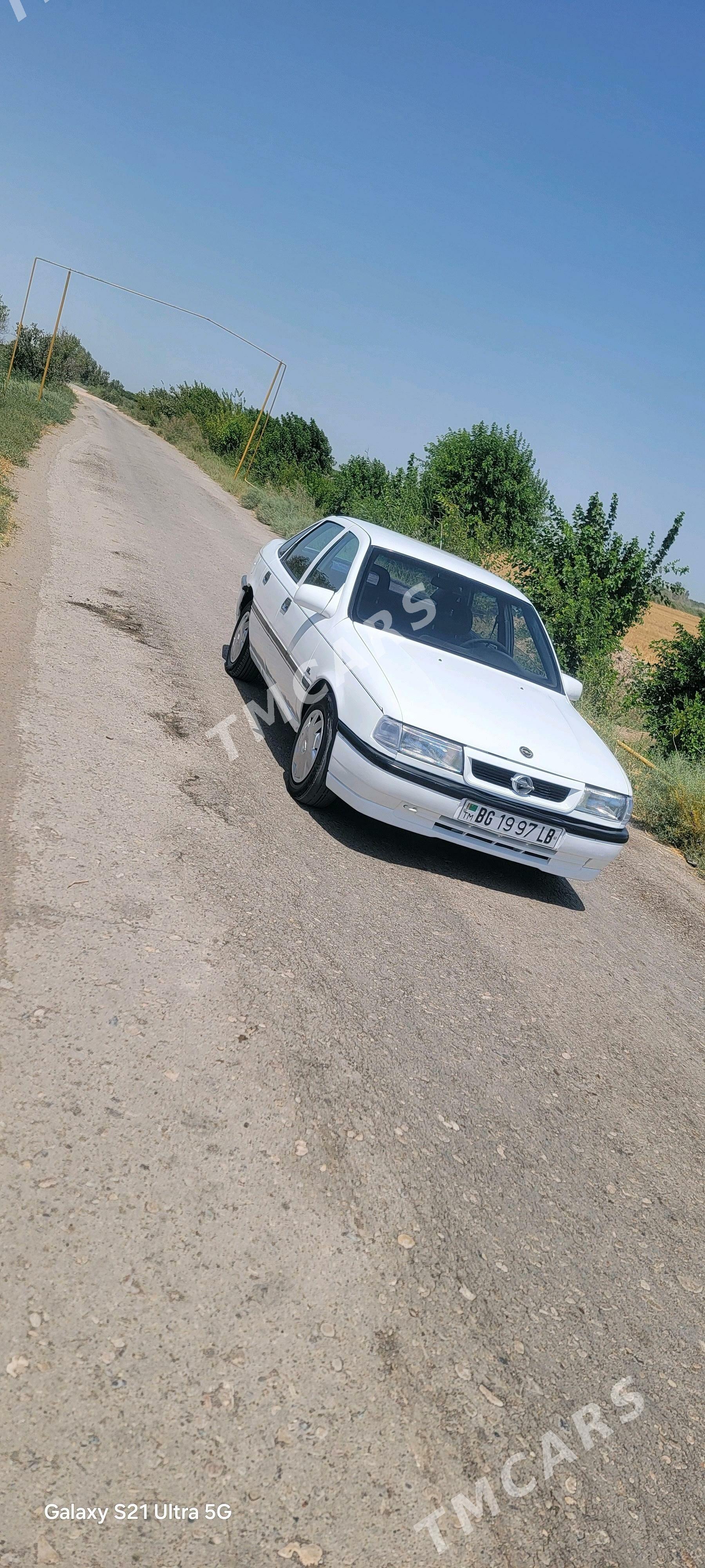 Opel Vectra 1992 - 30 000 TMT - Сакар - img 1