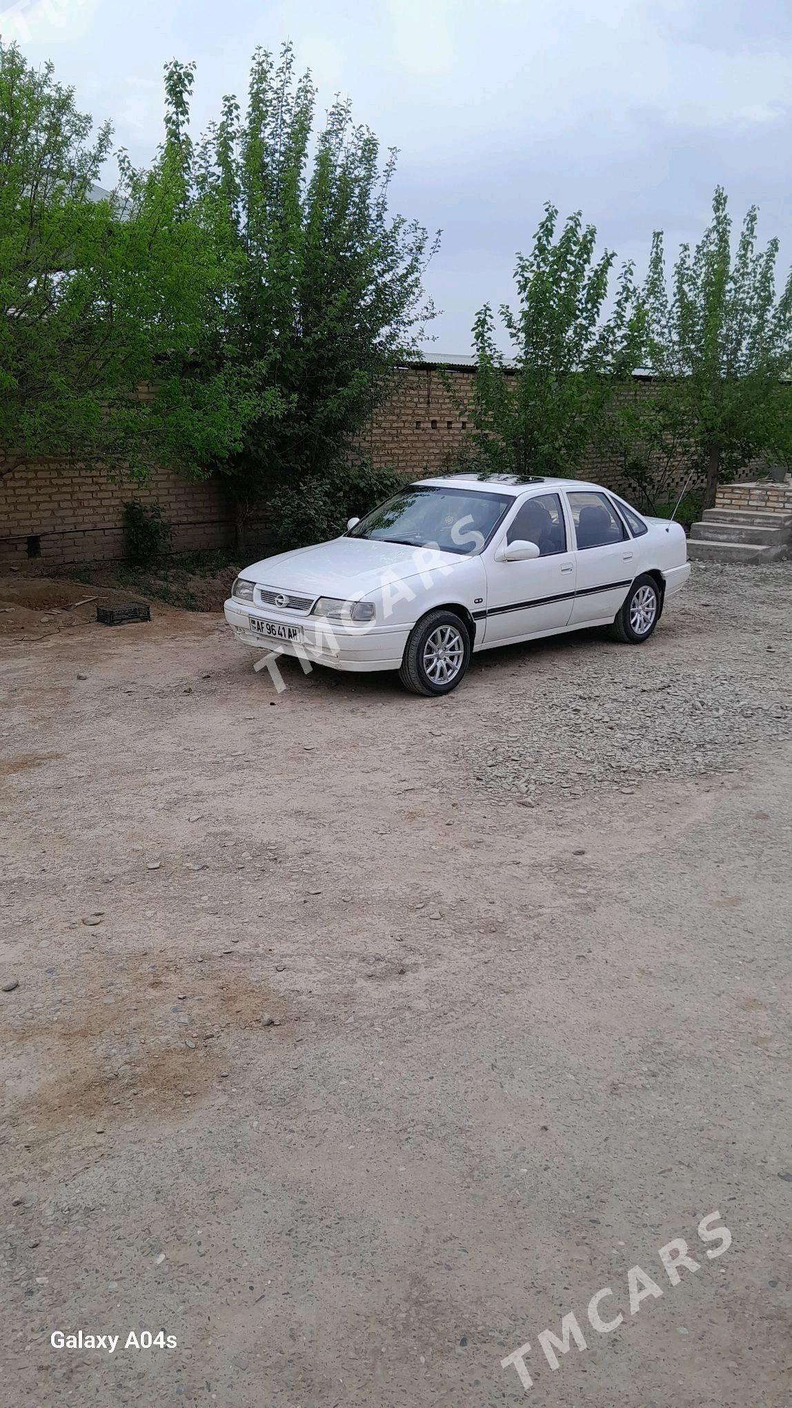 Opel Vectra 1989 - 33 000 TMT - Sarahs - img 1