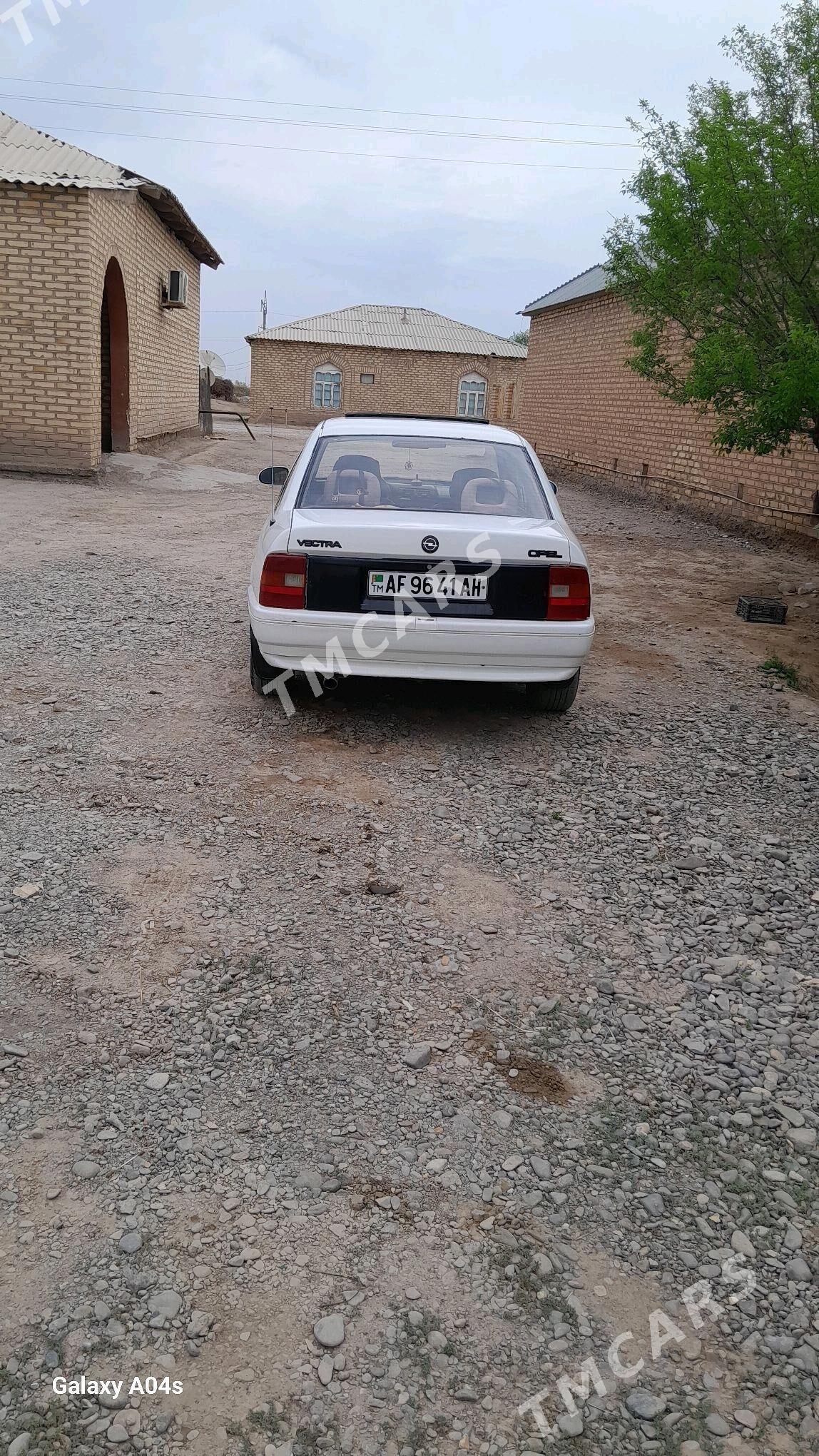 Opel Vectra 1989 - 33 000 TMT - Sarahs - img 2