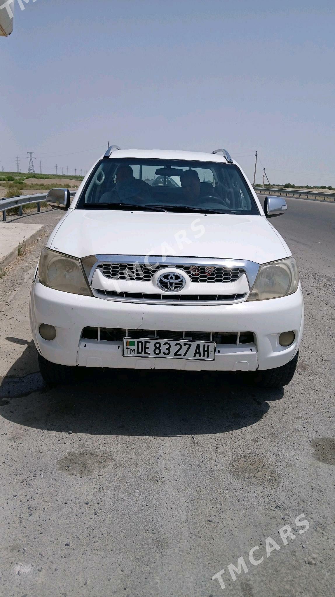 Toyota Hilux 2009 - 220 000 TMT - Бахарден - img 1