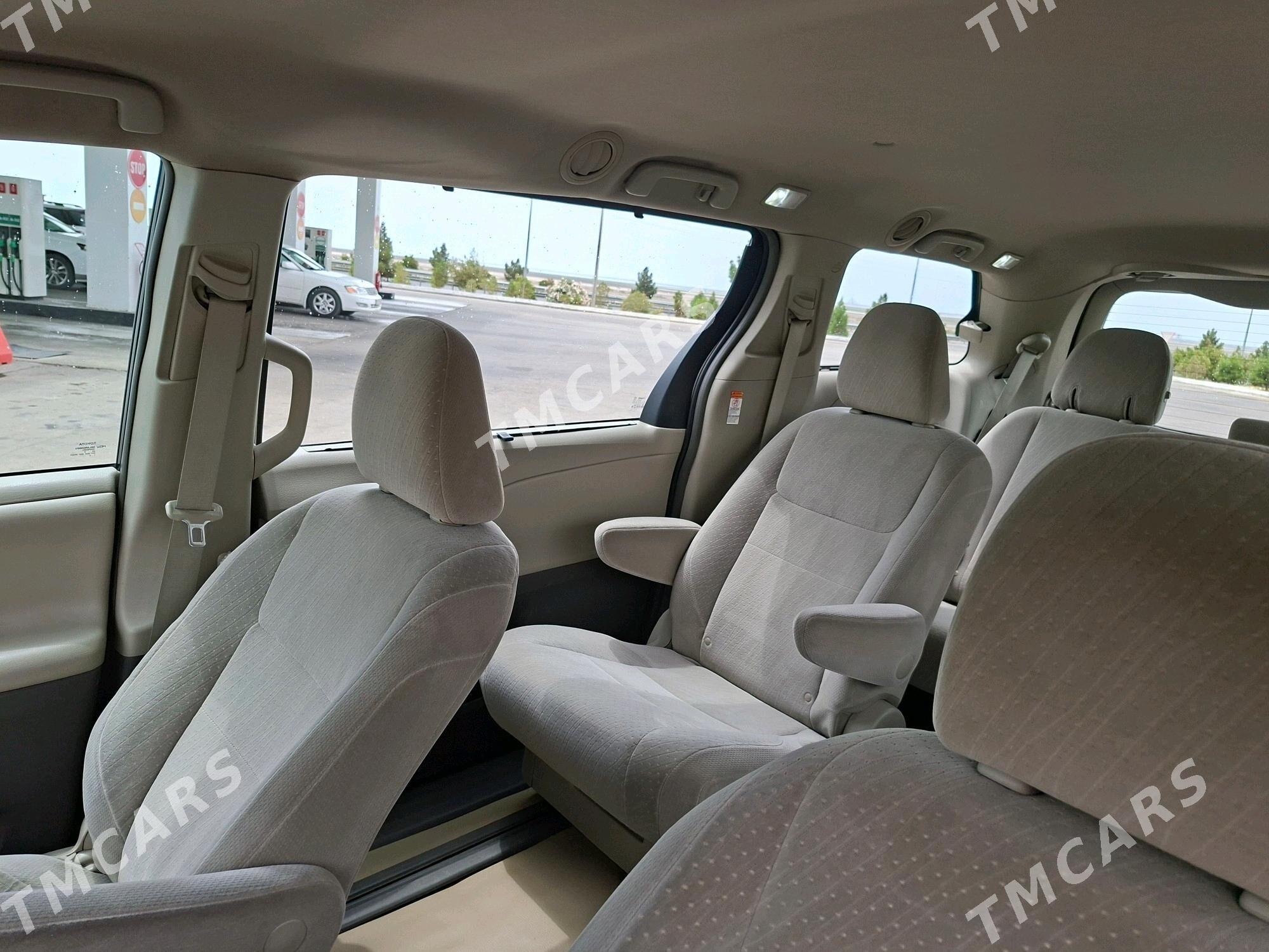 Toyota Sienna 2017 - 356 000 TMT - Туркменбаши - img 7