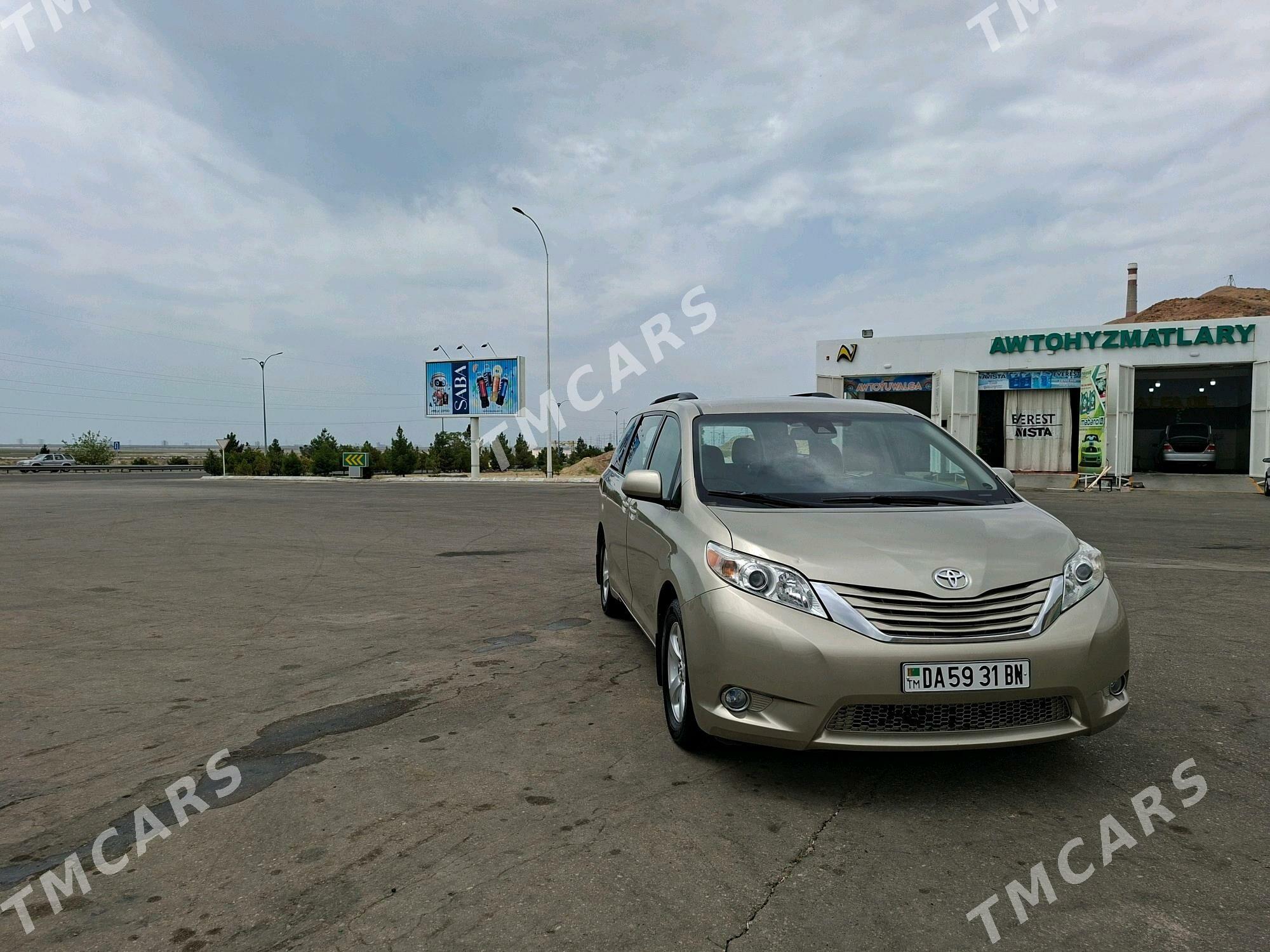 Toyota Sienna 2017 - 356 000 TMT - Туркменбаши - img 3
