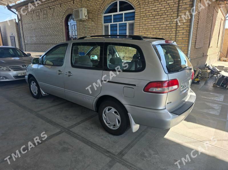 Toyota Sienna 2002 - 190 000 TMT - Мары - img 2