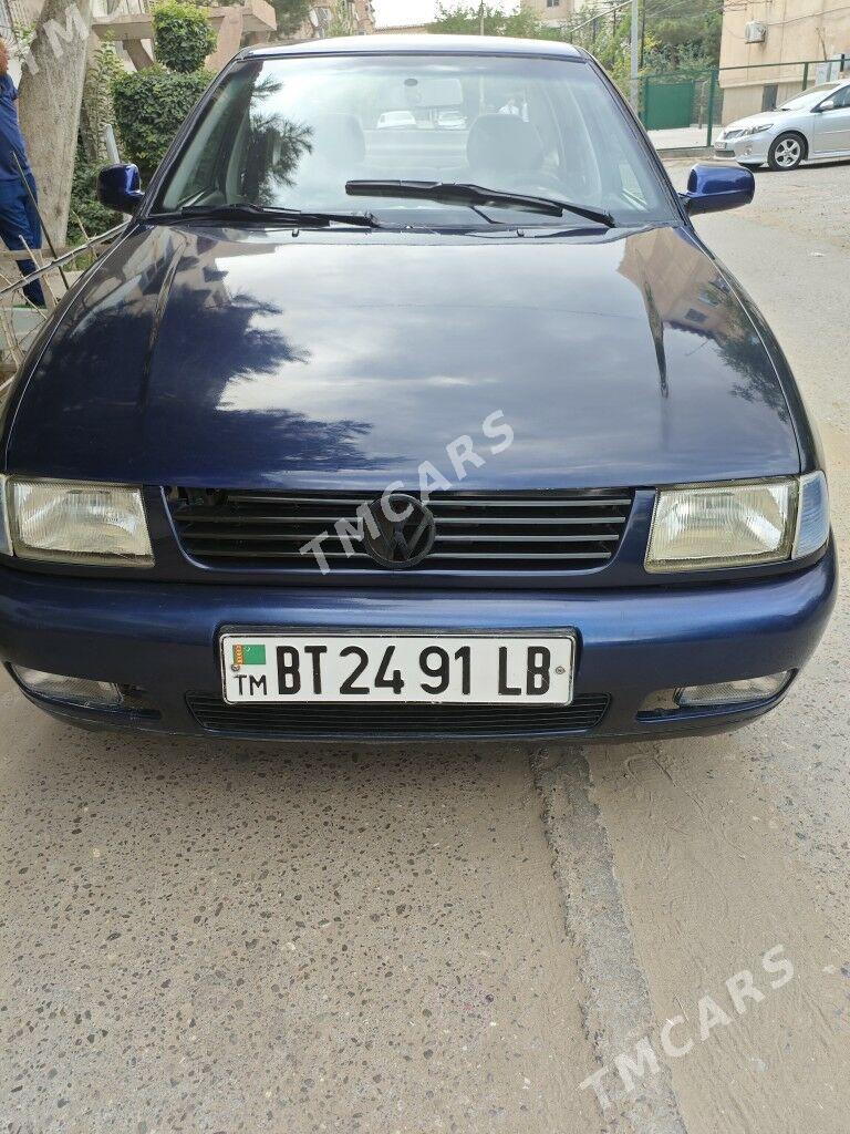 Volkswagen Polo 2001 - 30 000 TMT - Туркменабат - img 1